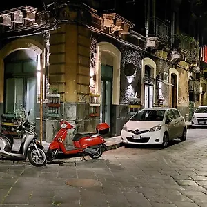 https://tanias-house.catania-hotels.net
